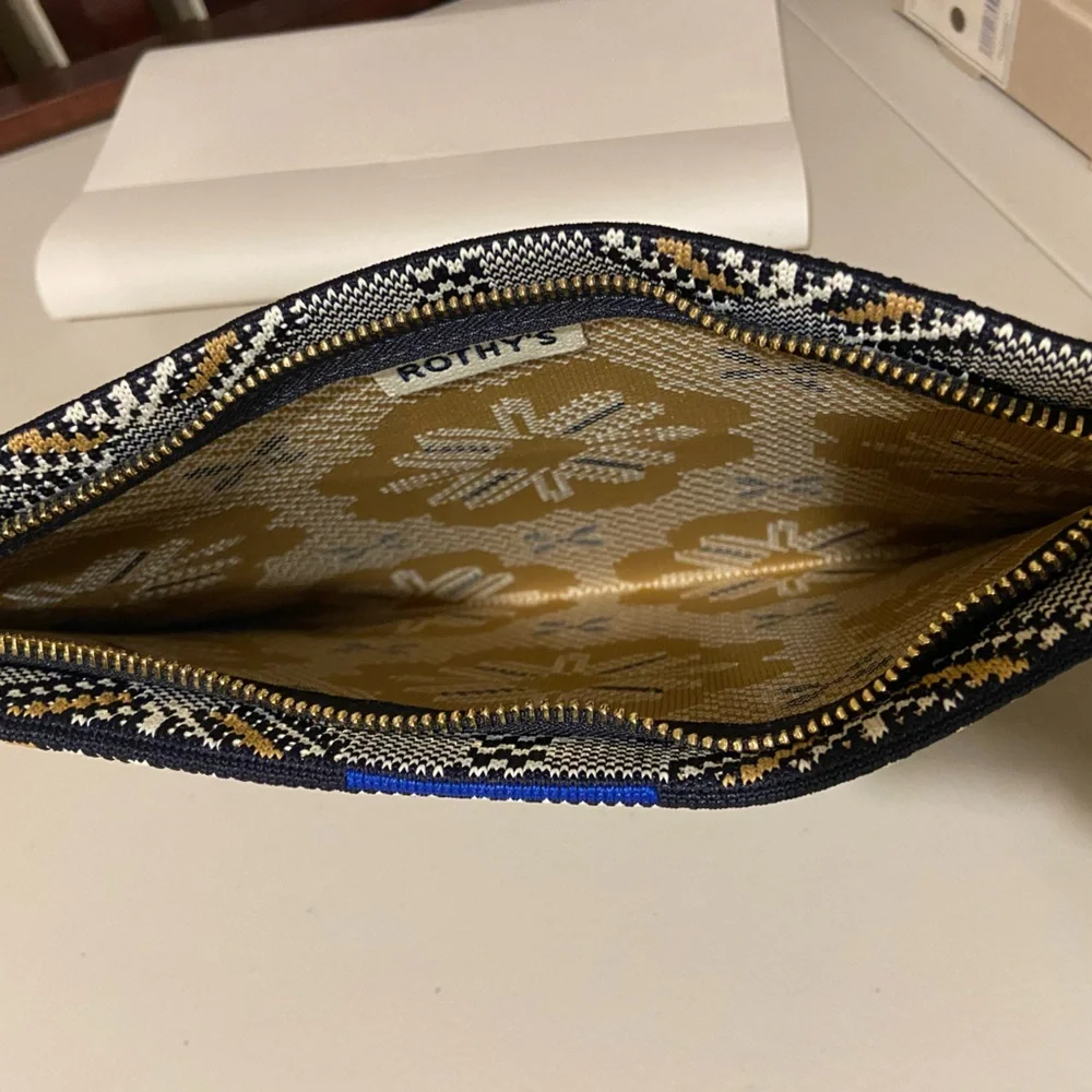 NWT Rothy's essential pouch - Picture 5 of 11